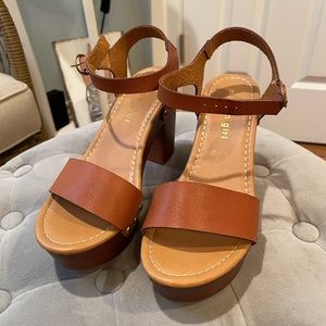 Madden Girl Platform sandals size 6 Cognac